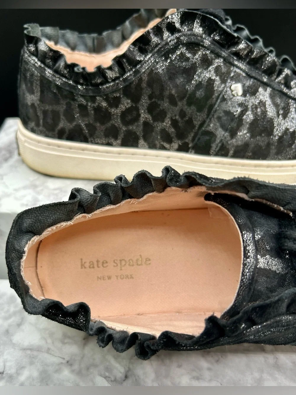 KATE SPADE Lynn  Speakers Metallic Leopard Print  Leather. Size 8.5 M